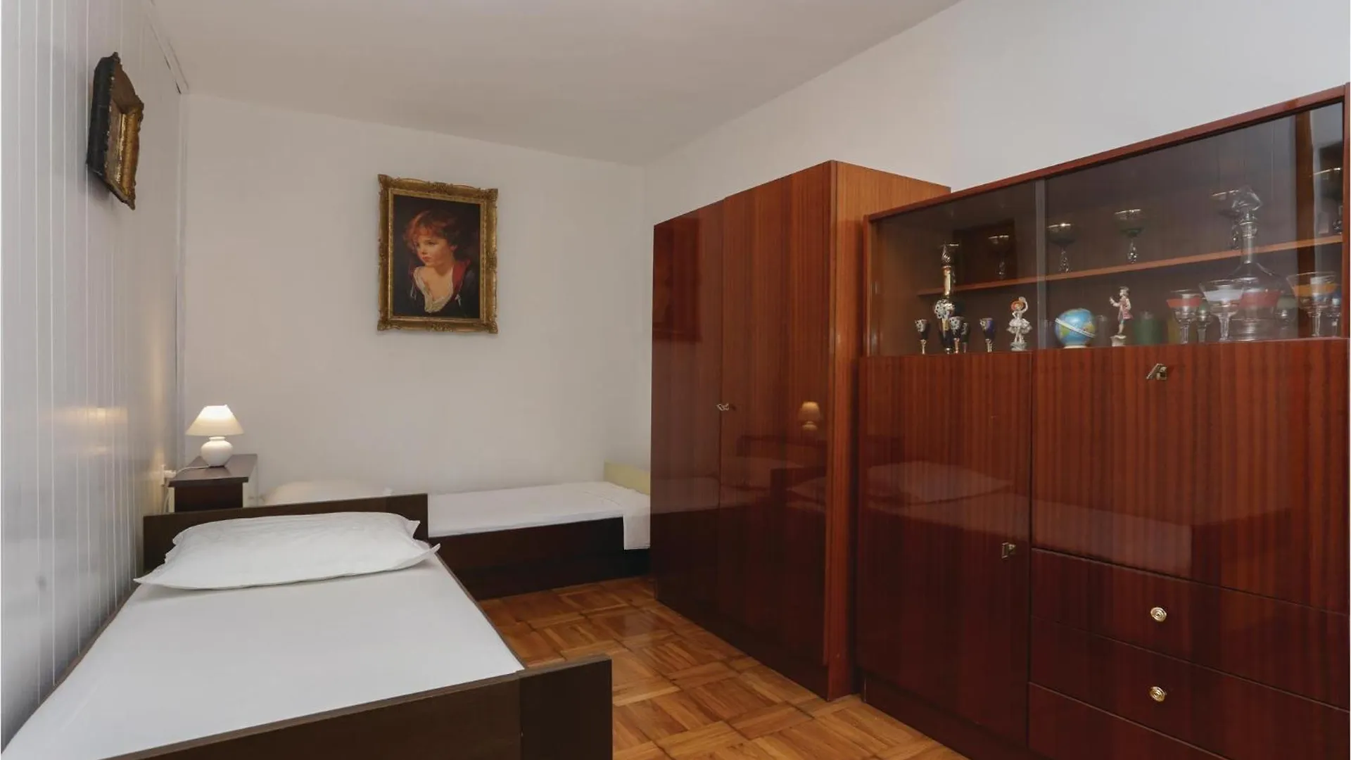 2 Bedroom Stunning Apartment In Kastel Kambelovac Kastela