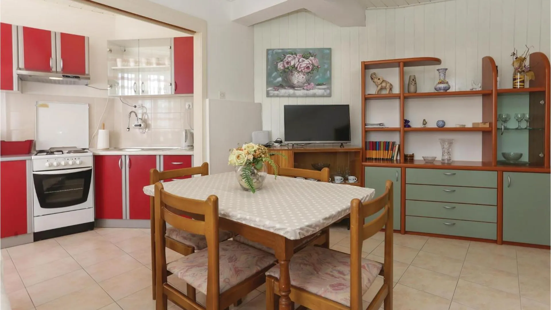 2 Bedroom Stunning Apartment In Kastel Kambelovac Kaštela Croacia