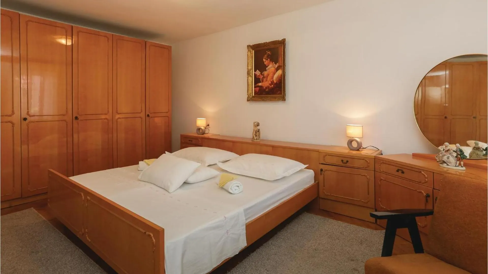 2 Bedroom Stunning Apartment In Kastel Kambelovac Kaštela