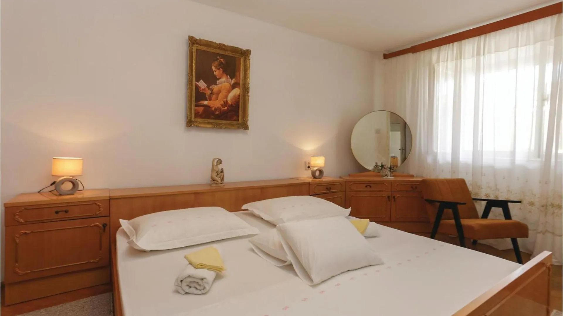 2 Bedroom Stunning Apartment In Kastel Kambelovac Kastela Croatia