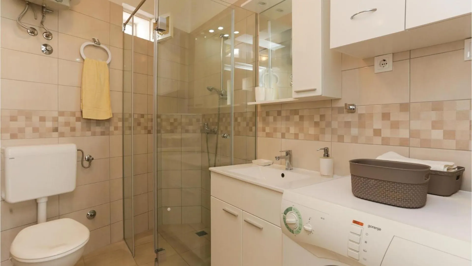 2 Bedroom Stunning Apartment In Kastel Kambelovac Kastela Croatia