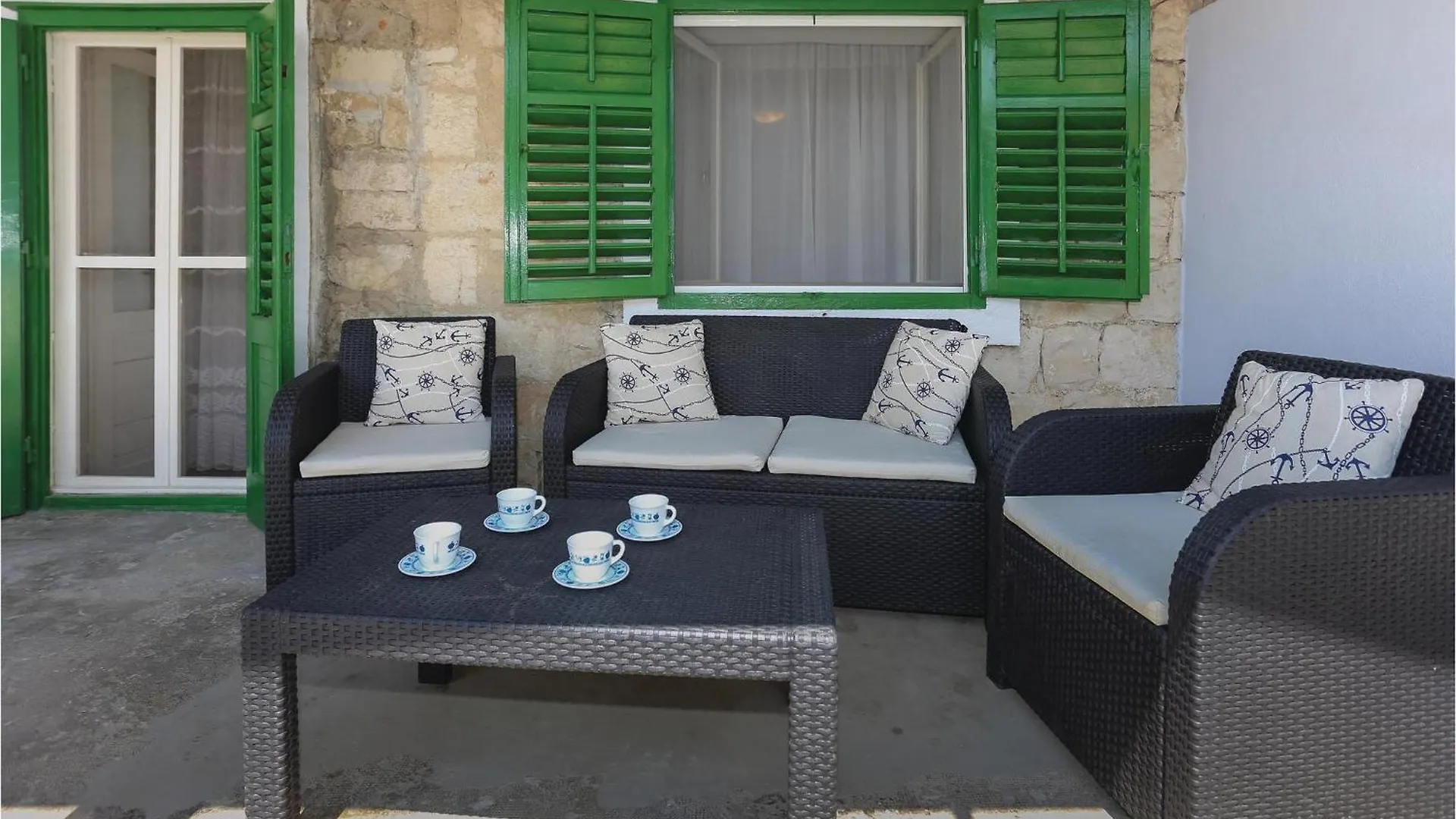2 Bedroom Stunning Apartment In Kastel Kambelovac Kastela