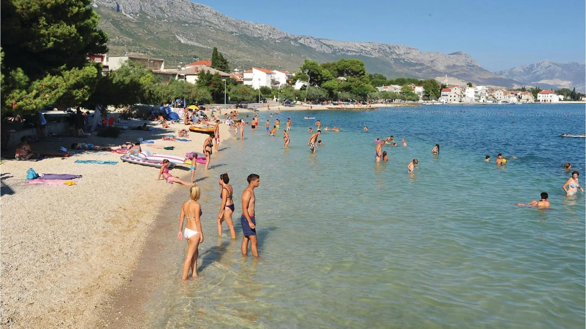 2 Bedroom Stunning Apartment In Kastel Kambelovac Kastela